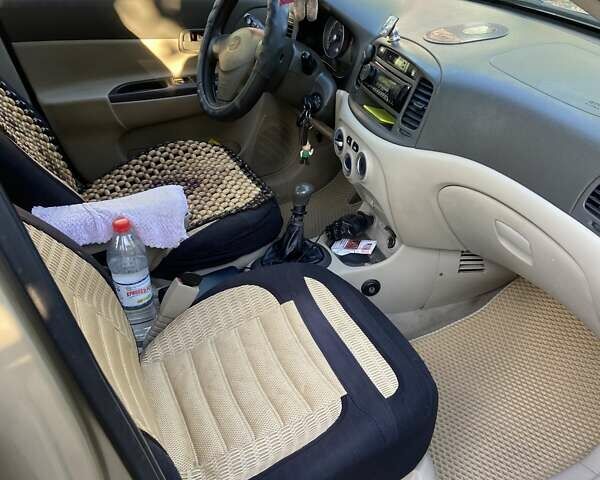 Бежевый Хендай Акцент, объемом двигателя 1.49 л и пробегом 320 тыс. км за 6200 $, фото 4 на Automoto.ua