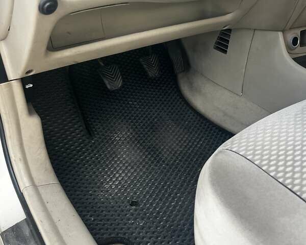 Бежевый Хендай Акцент, объемом двигателя 1.4 л и пробегом 216 тыс. км за 4750 $, фото 16 на Automoto.ua