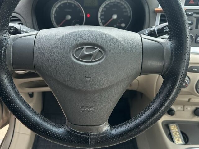 Бежевий Хендай Акцент, об'ємом двигуна 1.6 л та пробігом 257 тис. км за 4299 $, фото 7 на Automoto.ua