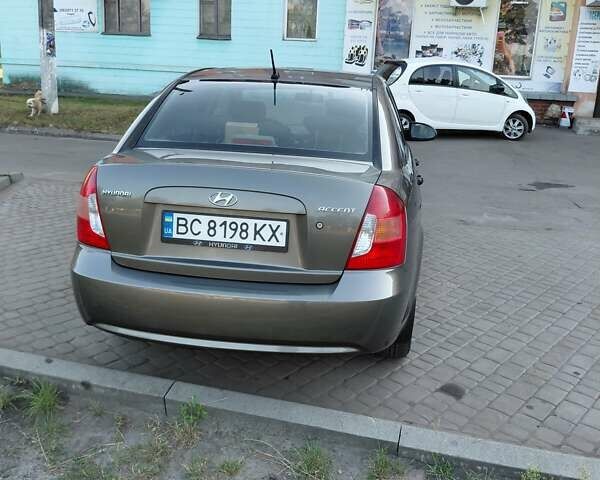 Бежевый Хендай Акцент, объемом двигателя 1.4 л и пробегом 162 тыс. км за 4400 $, фото 4 на Automoto.ua