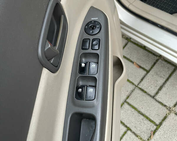 Хендай Акцент 2008 в Прилуках на Automoto.ua Бежевый Хендай Акцент, объемом двигателя 1.4 л и пробегом 226 тыс. км за 4450 $, фото 52 на Automoto.ua