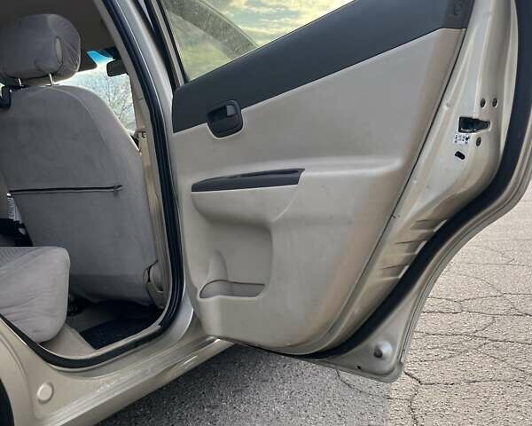 Бежевый Хендай Акцент, объемом двигателя 1.4 л и пробегом 216 тыс. км за 4750 $, фото 6 на Automoto.ua