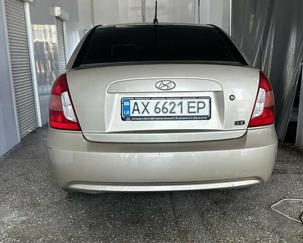 Бежевый Хендай Акцент, объемом двигателя 1.6 л и пробегом 350 тыс. км за 3800 $, фото 1 на Automoto.ua