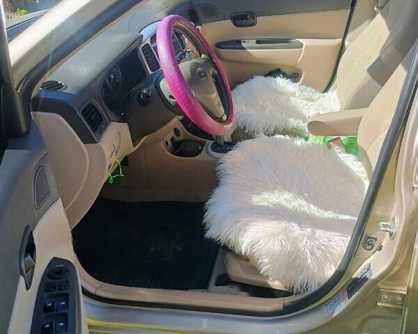 Бежевый Хендай Акцент, объемом двигателя 1.6 л и пробегом 173 тыс. км за 5700 $, фото 7 на Automoto.ua