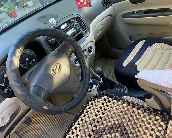 Бежевый Хендай Акцент, объемом двигателя 1.49 л и пробегом 320 тыс. км за 6200 $, фото 5 на Automoto.ua