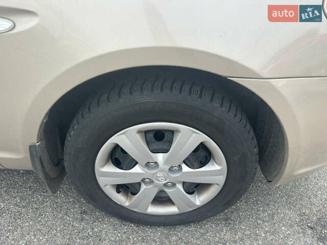 Бежевий Хендай Акцент, об'ємом двигуна 1.6 л та пробігом 170 тис. км за 5500 $, фото 3 на Automoto.ua