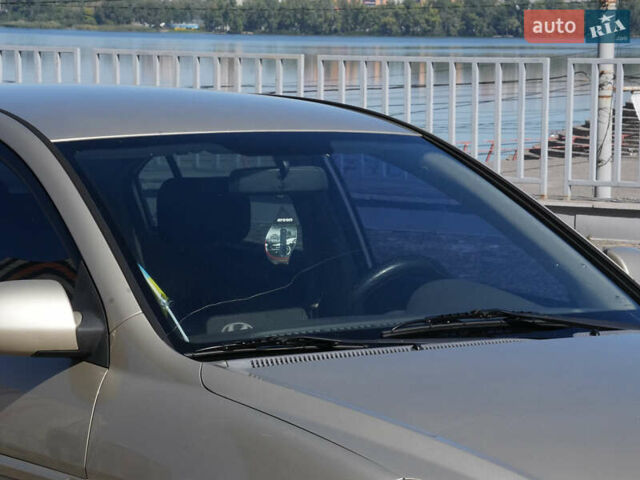 Бежевый Хендай Акцент, объемом двигателя 1.49 л и пробегом 335 тыс. км за 4100 $, фото 9 на Automoto.ua