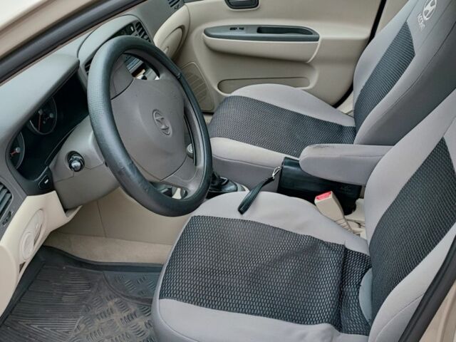 Бежевый Хендай Акцент, объемом двигателя 1.4 л и пробегом 58 тыс. км за 5700 $, фото 6 на Automoto.ua