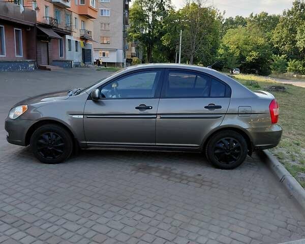 Бежевый Хендай Акцент, объемом двигателя 1.4 л и пробегом 162 тыс. км за 4400 $, фото 2 на Automoto.ua