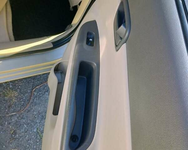 Бежевый Хендай Акцент, объемом двигателя 1.6 л и пробегом 173 тыс. км за 5700 $, фото 14 на Automoto.ua