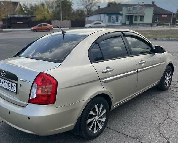 Бежевый Хендай Акцент, объемом двигателя 1.4 л и пробегом 216 тыс. км за 4750 $, фото 4 на Automoto.ua