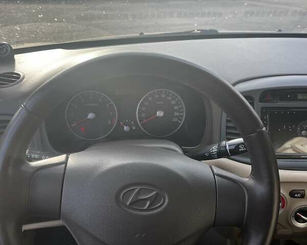 Бежевый Хендай Акцент, объемом двигателя 1.4 л и пробегом 216 тыс. км за 4750 $, фото 13 на Automoto.ua