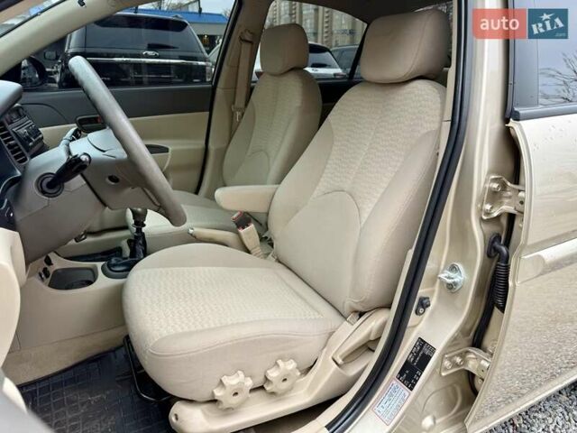 Бежевый Хендай Акцент, объемом двигателя 1.4 л и пробегом 141 тыс. км за 4900 $, фото 7 на Automoto.ua