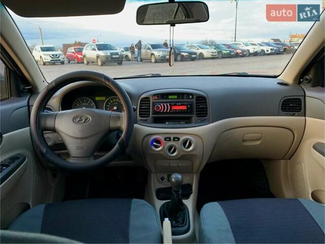 Бежевый Хендай Акцент, объемом двигателя 1.4 л и пробегом 163 тыс. км за 5300 $, фото 9 на Automoto.ua