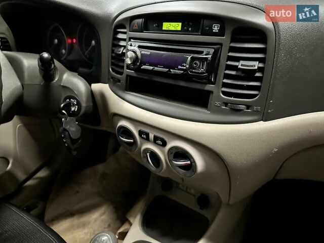 Бежевый Хендай Акцент, объемом двигателя 1.4 л и пробегом 113 тыс. км за 5900 $, фото 14 на Automoto.ua