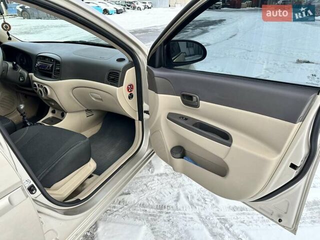 Бежевый Хендай Акцент, объемом двигателя 1.4 л и пробегом 113 тыс. км за 5900 $, фото 12 на Automoto.ua