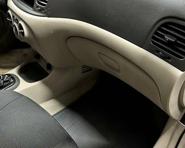 Бежевый Хендай Акцент, объемом двигателя 1.4 л и пробегом 113 тыс. км за 5900 $, фото 18 на Automoto.ua