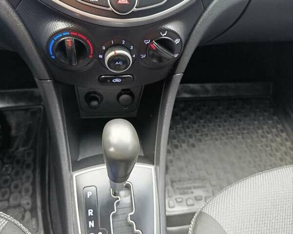 Бежевый Хендай Акцент, объемом двигателя 1.4 л и пробегом 40 тыс. км за 9100 $, фото 27 на Automoto.ua