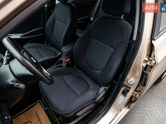 Бежевый Хендай Акцент, объемом двигателя 1.6 л и пробегом 62 тыс. км за 6735 $, фото 9 на Automoto.ua