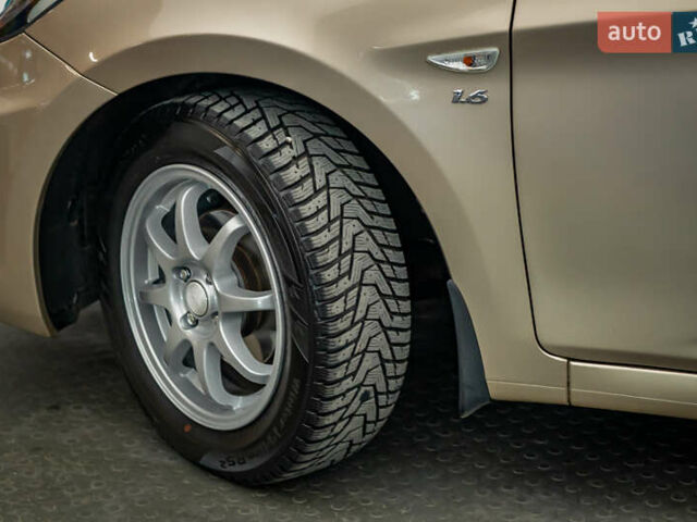 Бежевый Хендай Акцент, объемом двигателя 1.6 л и пробегом 62 тыс. км за 6735 $, фото 8 на Automoto.ua