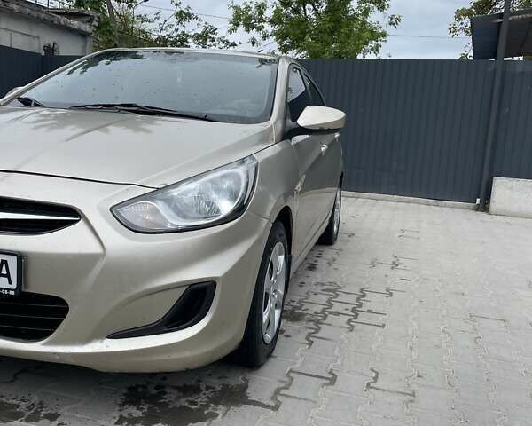 Хендай Акцент 2011 у Тернополі на Automoto.ua Бежевий Хендай Акцент, об'ємом двигуна 1.4 л та пробігом 141 тис. км за 6100 $, фото 3 на Automoto.ua