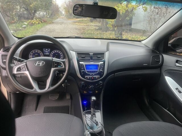 Бежевый Хендай Акцент, объемом двигателя 1.6 л и пробегом 181 тыс. км за 7400 $, фото 10 на Automoto.ua