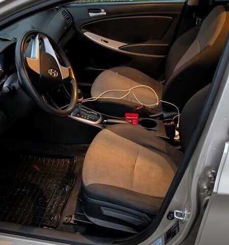 Бежевый Хендай Акцент, объемом двигателя 1.4 л и пробегом 171 тыс. км за 6800 $, фото 5 на Automoto.ua