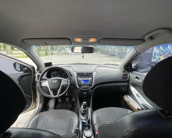 Хендай Акцент 2011 у Тернополі на Automoto.ua Бежевий Хендай Акцент, об'ємом двигуна 1.4 л та пробігом 141 тис. км за 6100 $, фото 16 на Automoto.ua