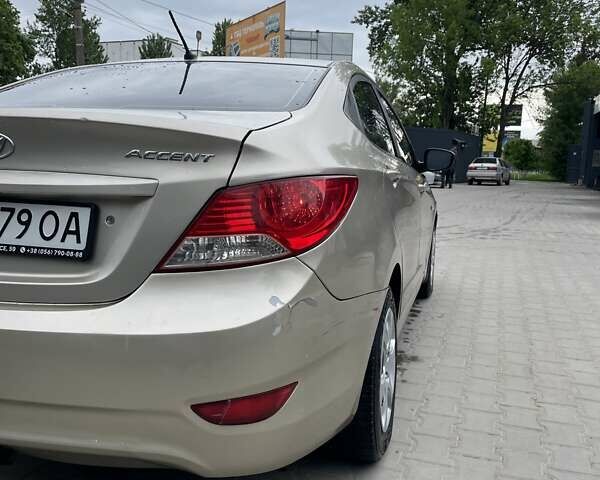 Хендай Акцент 2011 у Тернополі на Automoto.ua Бежевий Хендай Акцент, об'ємом двигуна 1.4 л та пробігом 141 тис. км за 6100 $, фото 11 на Automoto.ua