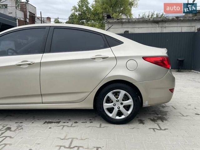 Хендай Акцент 2011 у Тернополі на Automoto.ua Бежевий Хендай Акцент, об'ємом двигуна 1.4 л та пробігом 141 тис. км за 6100 $, фото 8 на Automoto.ua