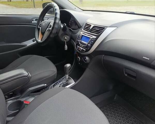 Бежевый Хендай Акцент, объемом двигателя 1.4 л и пробегом 40 тыс. км за 9100 $, фото 26 на Automoto.ua