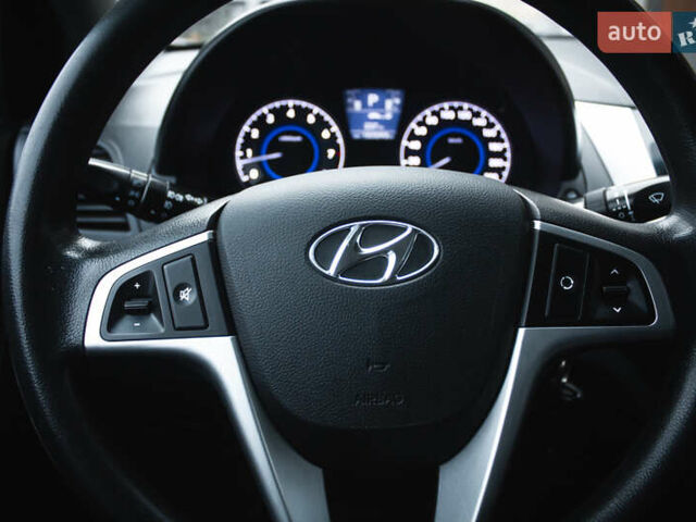 Бежевый Хендай Акцент, объемом двигателя 1.6 л и пробегом 153 тыс. км за 8200 $, фото 14 на Automoto.ua