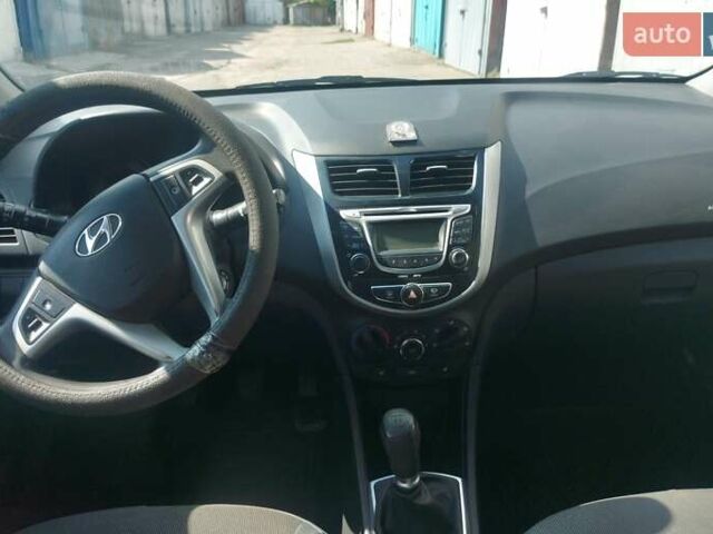 Бежевый Хендай Акцент, объемом двигателя 1.6 л и пробегом 65 тыс. км за 8200 $, фото 3 на Automoto.ua