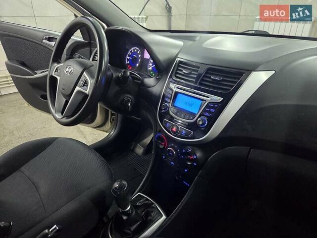 Бежевый Хендай Акцент, объемом двигателя 1.4 л и пробегом 93 тыс. км за 6850 $, фото 12 на Automoto.ua