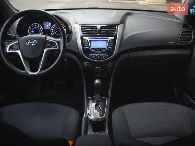 Бежевый Хендай Акцент, объемом двигателя 1.6 л и пробегом 153 тыс. км за 8200 $, фото 12 на Automoto.ua