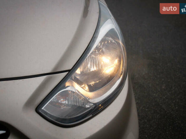 Бежевый Хендай Акцент, объемом двигателя 1.6 л и пробегом 153 тыс. км за 8200 $, фото 30 на Automoto.ua