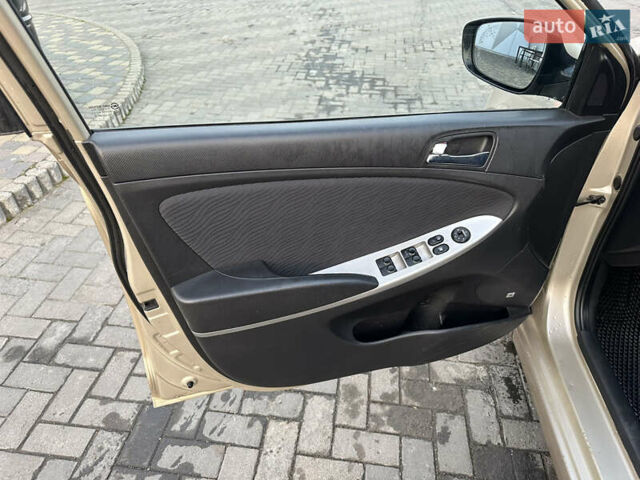 Бежевый Хендай Акцент, объемом двигателя 1.4 л и пробегом 175 тыс. км за 5400 $, фото 15 на Automoto.ua