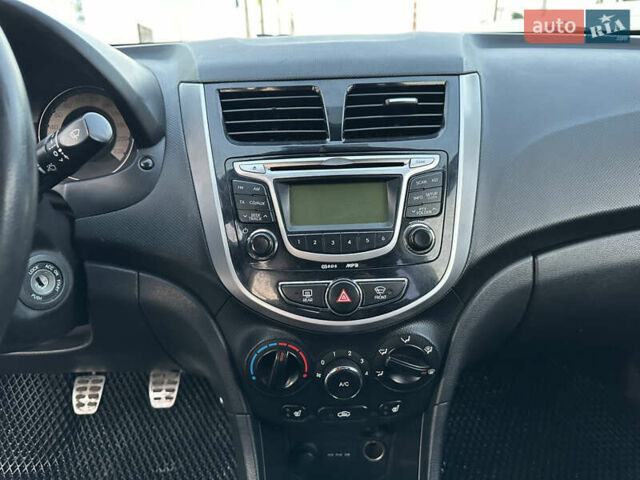 Бежевый Хендай Акцент, объемом двигателя 1.4 л и пробегом 175 тыс. км за 5400 $, фото 23 на Automoto.ua