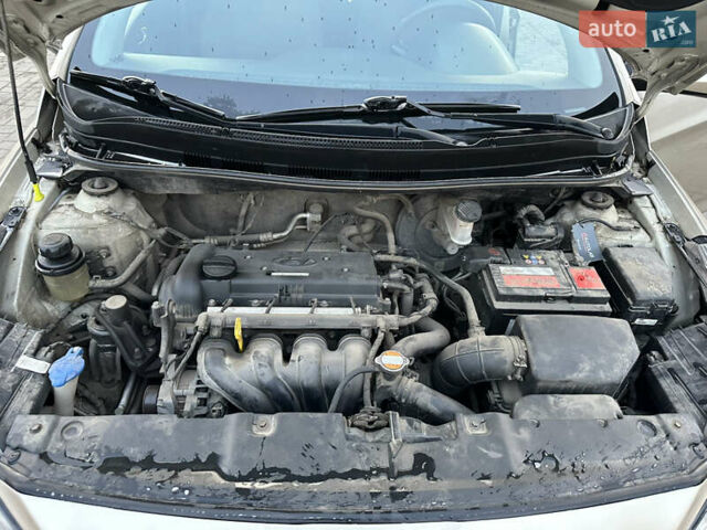 Бежевый Хендай Акцент, объемом двигателя 1.4 л и пробегом 175 тыс. км за 5400 $, фото 32 на Automoto.ua