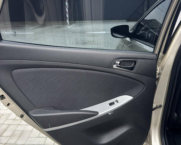 Хендай Акцент 2012 в Киеве на Automoto.ua Бежевый Хендай Акцент, объемом двигателя 1.4 л и пробегом 225 тыс. км за 7600 $, фото 10 на Automoto.ua