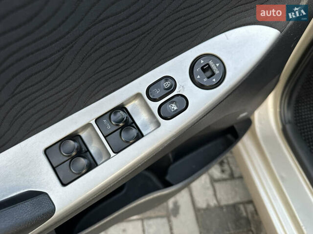 Бежевый Хендай Акцент, объемом двигателя 1.4 л и пробегом 175 тыс. км за 5400 $, фото 16 на Automoto.ua