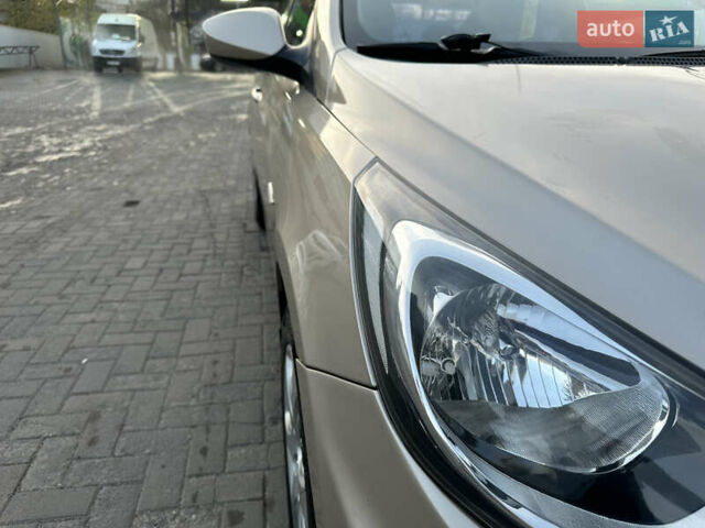 Бежевый Хендай Акцент, объемом двигателя 1.4 л и пробегом 175 тыс. км за 5400 $, фото 10 на Automoto.ua