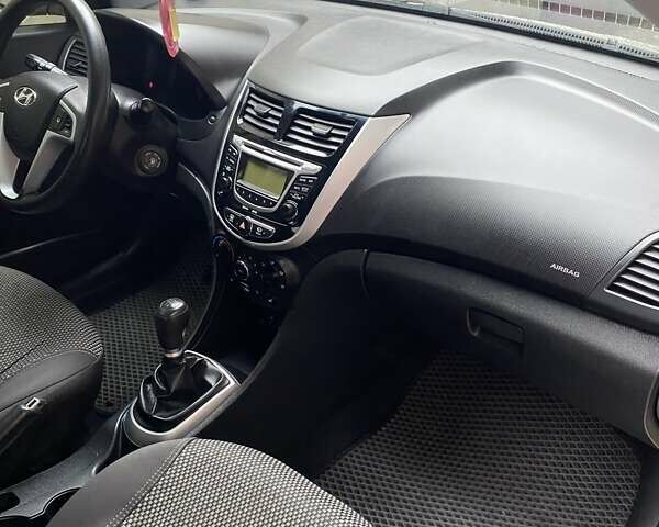 Хендай Акцент 2012 в Харькове на Automoto.ua Бежевый Хендай Акцент, объемом двигателя 1.6 л и пробегом 120 тыс. км за 7500 $, фото 11 на Automoto.ua