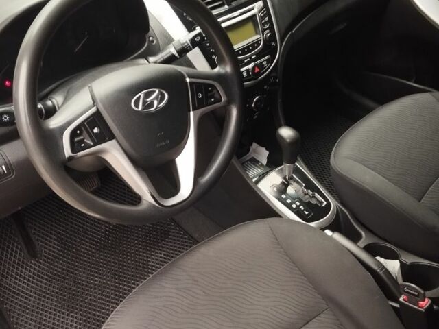 Бежевый Хендай Акцент, объемом двигателя 1.6 л и пробегом 155 тыс. км за 7300 $, фото 5 на Automoto.ua