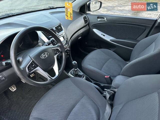 Бежевый Хендай Акцент, объемом двигателя 1.4 л и пробегом 175 тыс. км за 5400 $, фото 18 на Automoto.ua