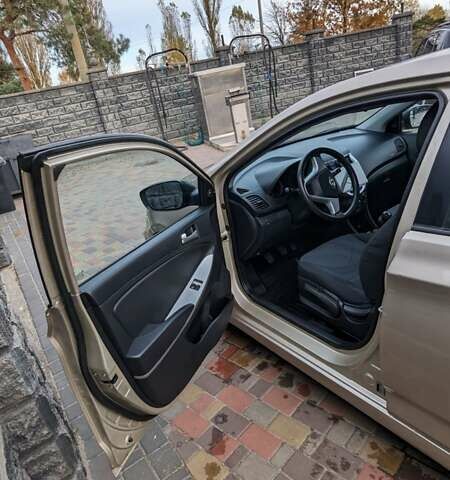 Бежевий Хендай Акцент, об'ємом двигуна 1.4 л та пробігом 90 тис. км за 7900 $, фото 12 на Automoto.ua
