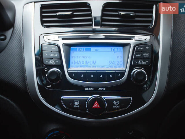 Бежевый Хендай Акцент, объемом двигателя 1.6 л и пробегом 153 тыс. км за 8200 $, фото 17 на Automoto.ua