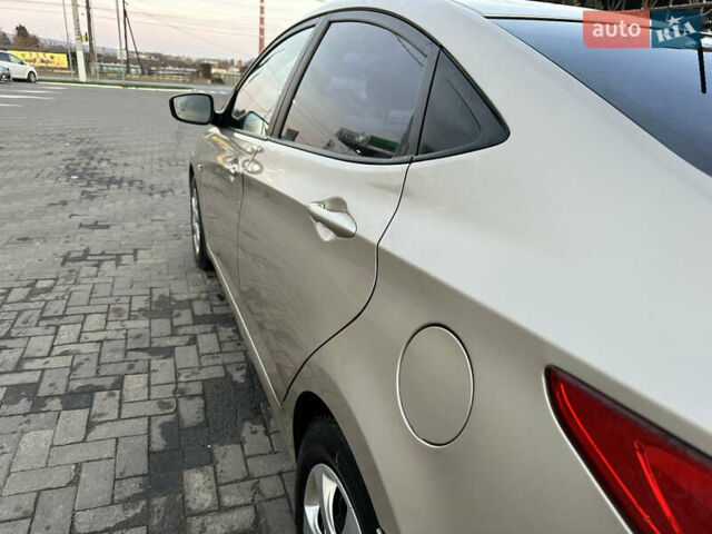 Бежевый Хендай Акцент, объемом двигателя 1.4 л и пробегом 175 тыс. км за 5400 $, фото 13 на Automoto.ua