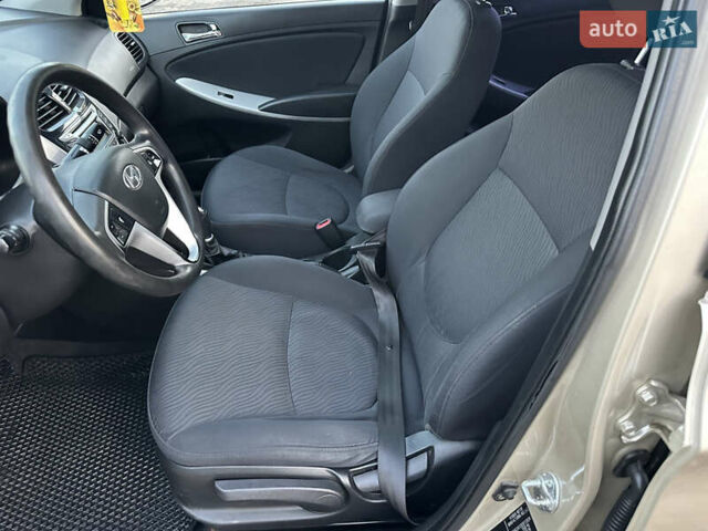 Бежевый Хендай Акцент, объемом двигателя 1.4 л и пробегом 175 тыс. км за 5400 $, фото 17 на Automoto.ua