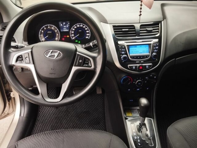 Бежевый Хендай Акцент, объемом двигателя 1.6 л и пробегом 155 тыс. км за 7300 $, фото 6 на Automoto.ua